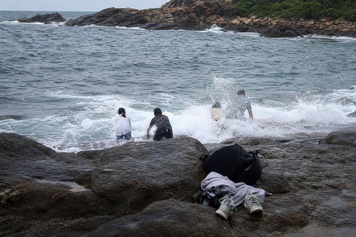 다낭 선짜반도 무이응에, 사진 찍다 4명 휩쓸렸어요