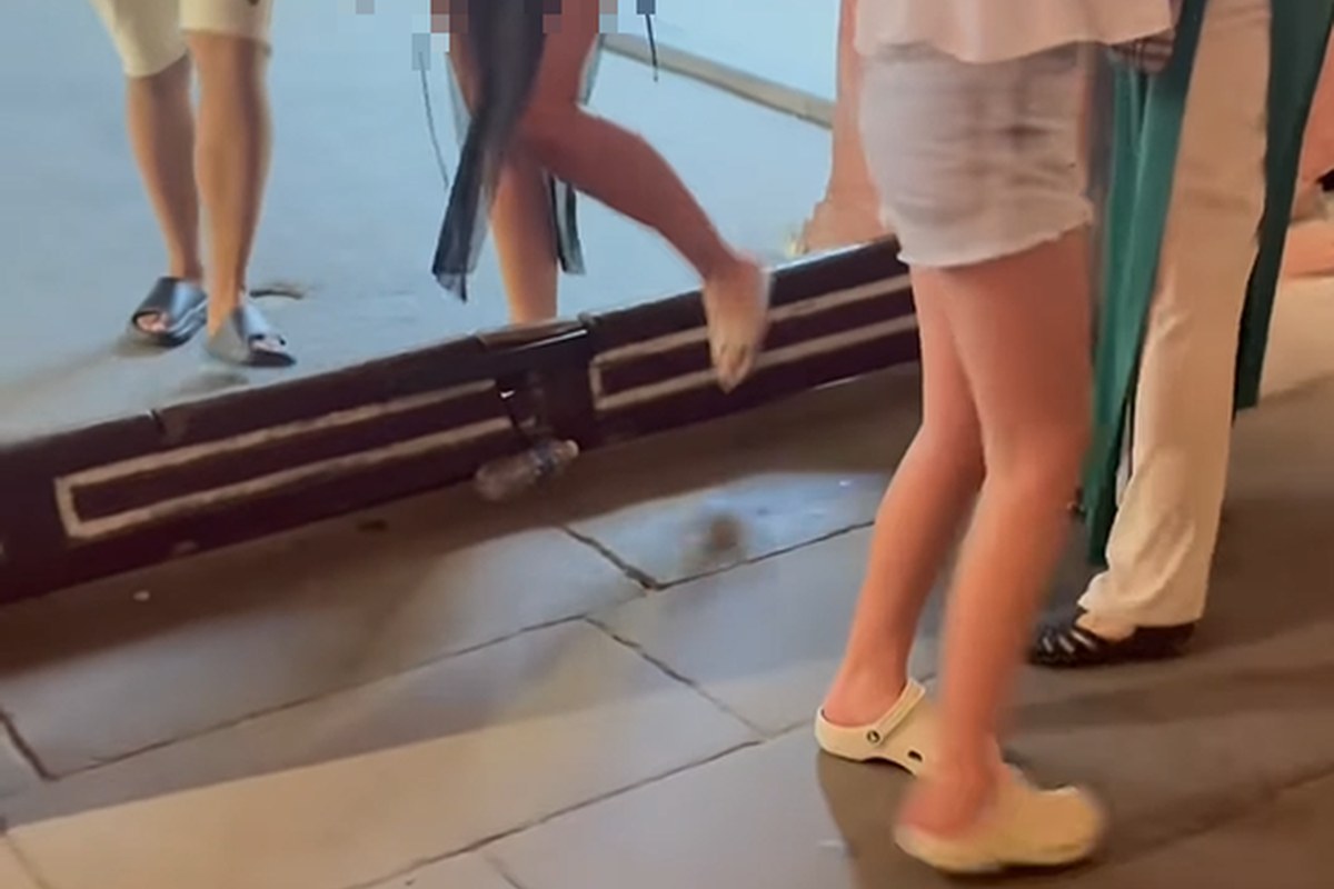 호이안 내원교, 비치는 옷 입으면 관람 제지돼요