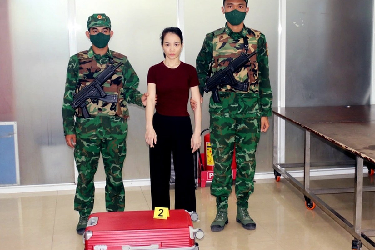 목바이 국경 입국, 여행가방 속 총기와 탄약에 형사 입건됐어요